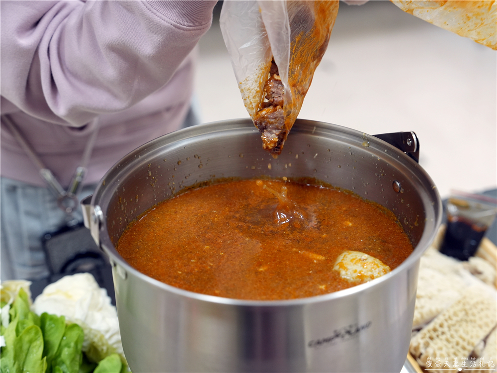 【苗栗後龍。美食】『老余牛家莊』霸氣登場！藏在田園郊區的大盆牛肉鍋上桌！ @傻蛋夫妻生活札記