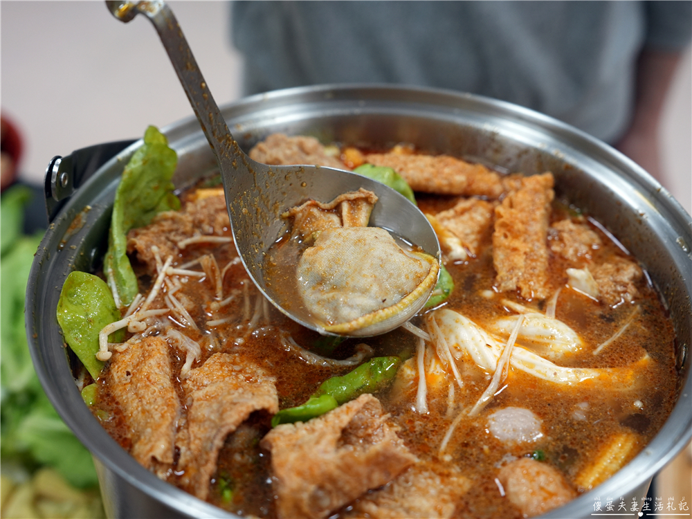 【苗栗後龍。美食】『老余牛家莊』霸氣登場！藏在田園郊區的大盆牛肉鍋上桌！ @傻蛋夫妻生活札記
