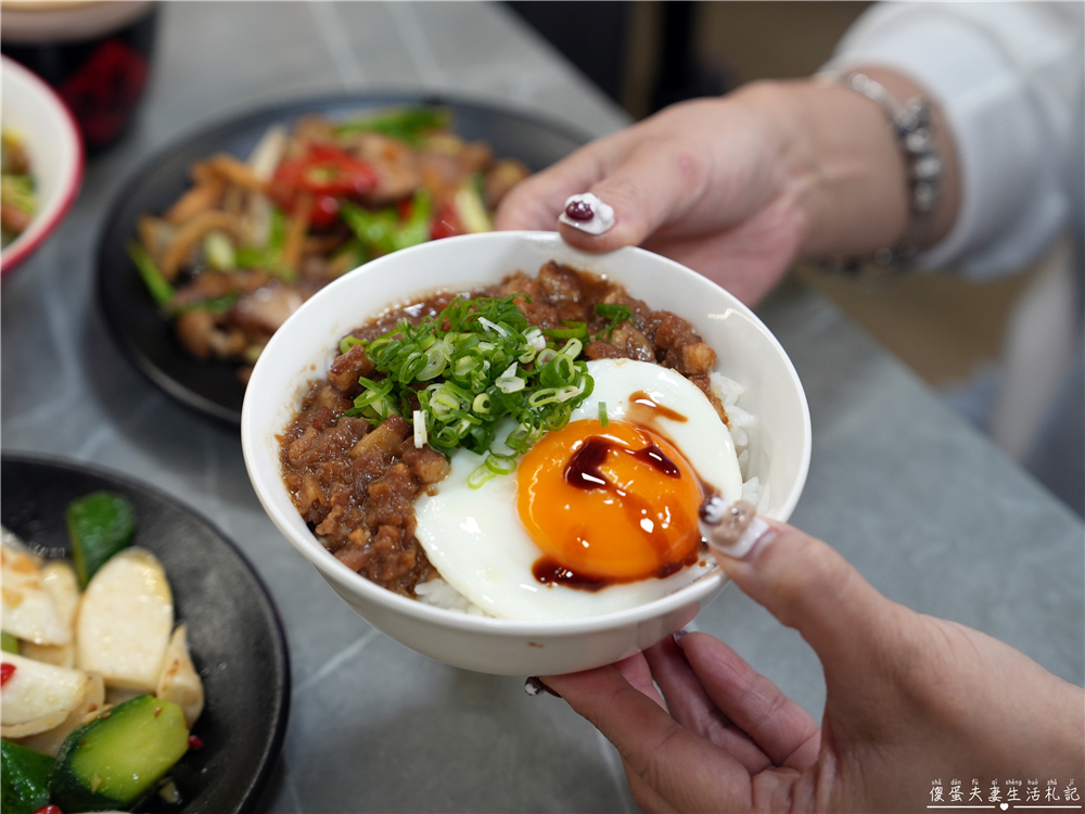 【台中西屯。美食】『烏竹樓OT Kitchen』逢甲最美台式餐廳！流心手切黑豚滷肉飯激推！ @傻蛋夫妻生活札記