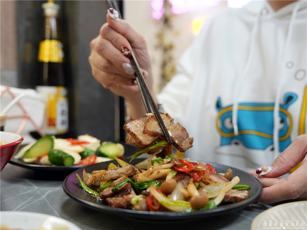 【台中西屯。美食】『烏竹樓OT Kitchen』逢甲最美台式餐廳！流心手切黑豚滷肉飯激推！ @傻蛋夫妻生活札記