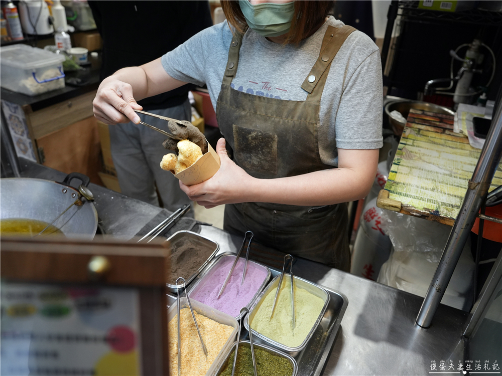 【台中北區。美食】『老窗白糖粿』可愛好吃可混搭！一中街的人氣散步小點心！ @傻蛋夫妻生活札記