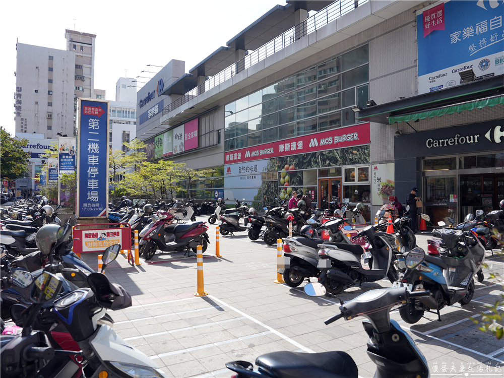 【台中西屯。美食】『春三朝午』炸裂！冬季限定超夢幻草莓透天厝登場~秘辛叻沙雙倍牛排、泰式轟炸雞腿義大利麵好吃新滋味！逢甲早午餐推薦~~ @傻蛋夫妻生活札記