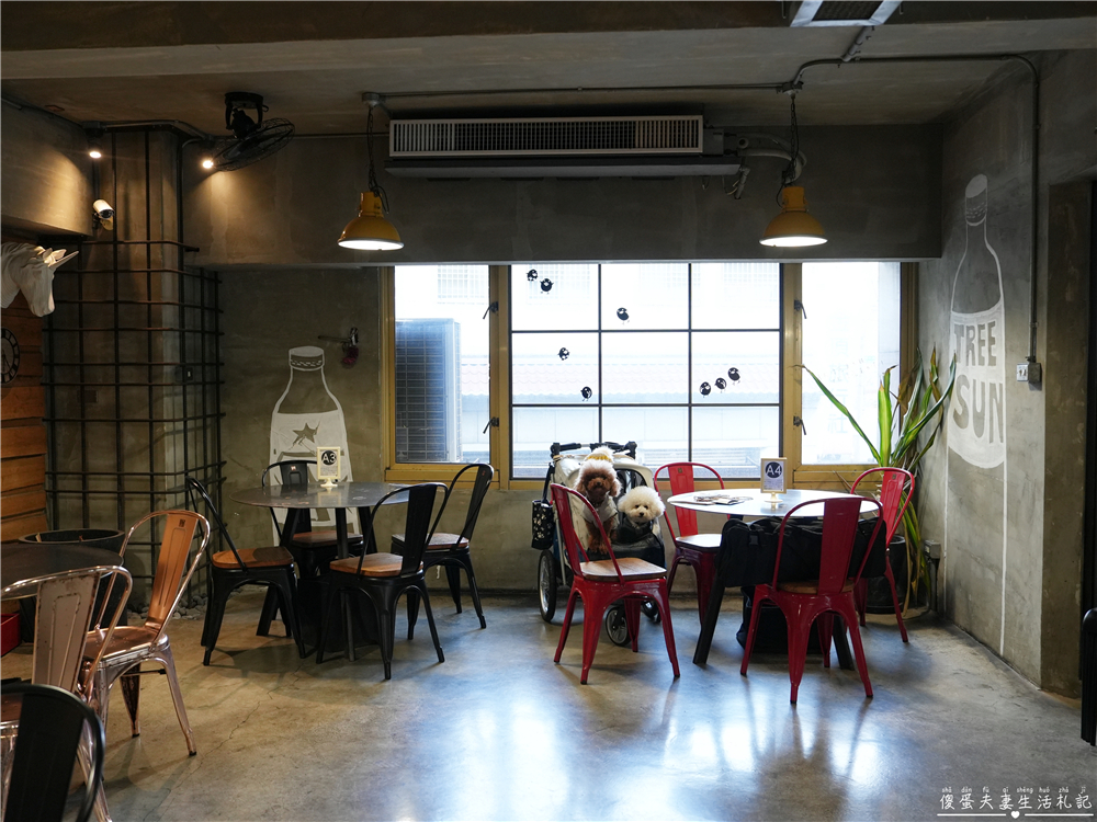 【台中西屯。美食】『春三朝午』炸裂！冬季限定超夢幻草莓透天厝登場~秘辛叻沙雙倍牛排、泰式轟炸雞腿義大利麵好吃新滋味！逢甲早午餐推薦~~ @傻蛋夫妻生活札記