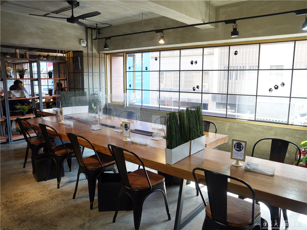 【台中西屯。美食】『春三朝午』炸裂！冬季限定超夢幻草莓透天厝登場~秘辛叻沙雙倍牛排、泰式轟炸雞腿義大利麵好吃新滋味！逢甲早午餐推薦~~ @傻蛋夫妻生活札記