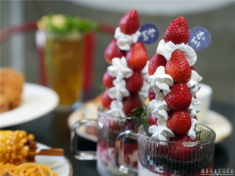 【台中西屯。美食】『春三朝午』炸裂！冬季限定超夢幻草莓透天厝登場~秘辛叻沙雙倍牛排、泰式轟炸雞腿義大利麵好吃新滋味！逢甲早午餐推薦~~ @傻蛋夫妻生活札記