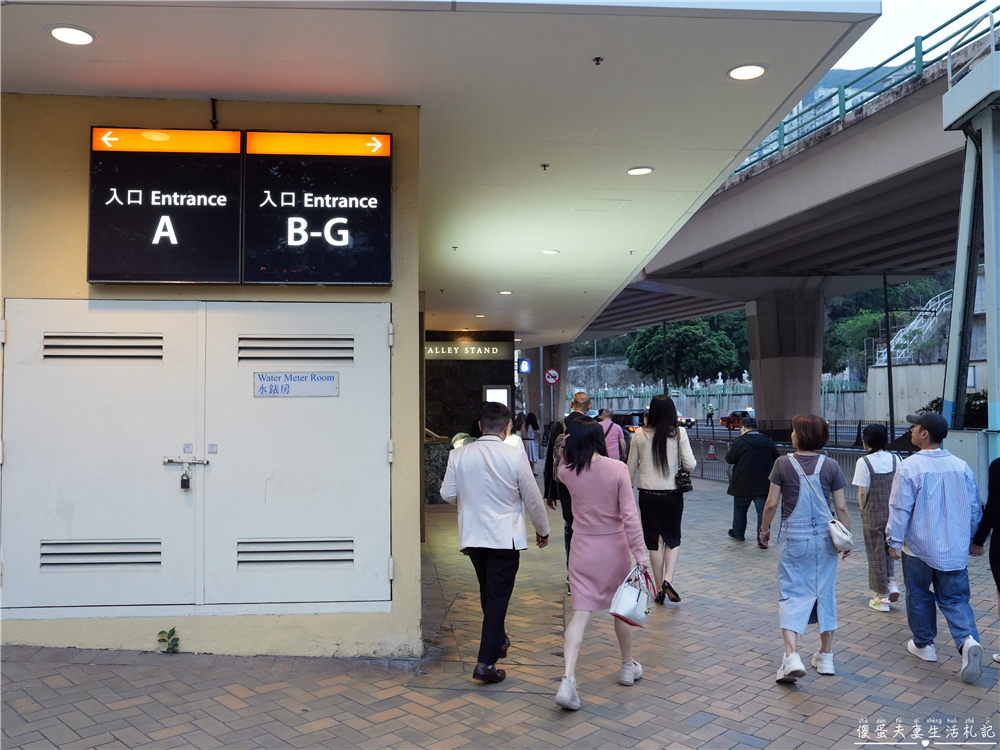 【香港灣仔。景點】『跑馬地馬場 Happy Valley Racecourse』璀璨燈火下的週三嘉年華派對！ @傻蛋夫妻生活札記