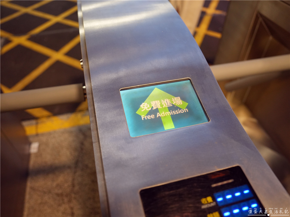 【香港灣仔。景點】『跑馬地馬場 Happy Valley Racecourse』璀璨燈火下的週三嘉年華派對！ @傻蛋夫妻生活札記