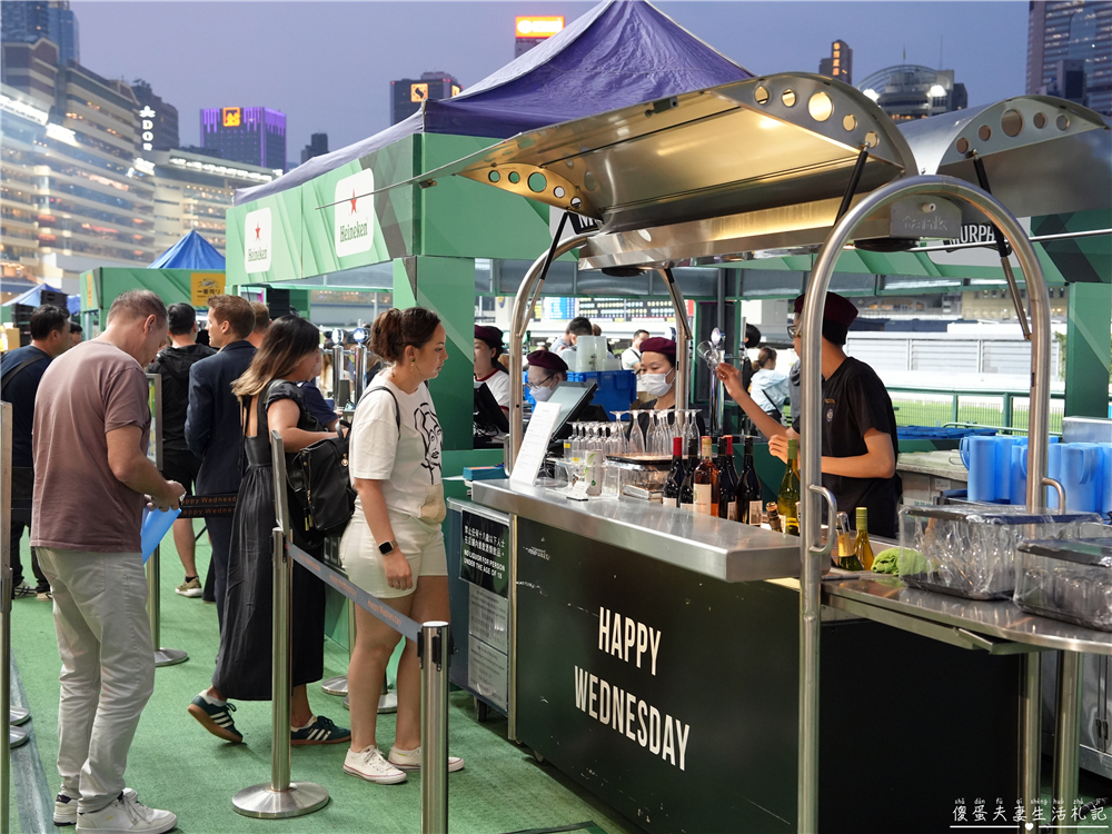 【香港灣仔。景點】『跑馬地馬場 Happy Valley Racecourse』璀璨燈火下的週三嘉年華派對！ @傻蛋夫妻生活札記