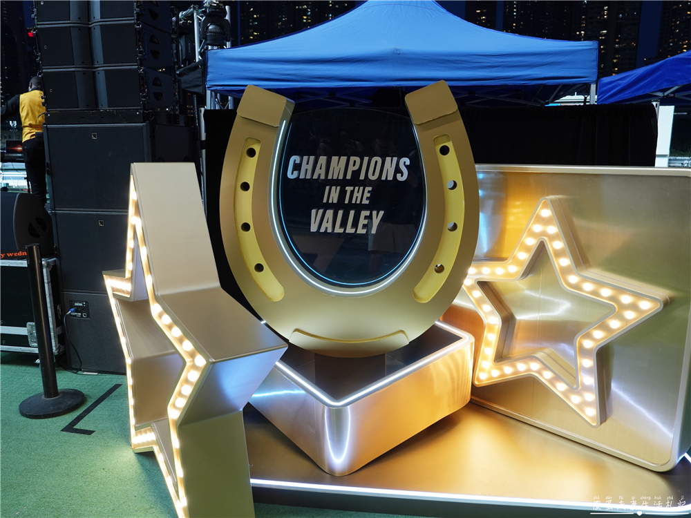 【香港灣仔。景點】『跑馬地馬場 Happy Valley Racecourse』璀璨燈火下的週三嘉年華派對！ @傻蛋夫妻生活札記