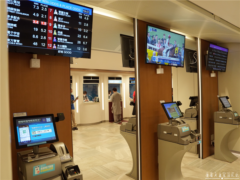 【香港灣仔。景點】『跑馬地馬場 Happy Valley Racecourse』璀璨燈火下的週三嘉年華派對！ @傻蛋夫妻生活札記