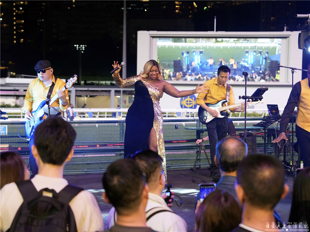 【香港灣仔。景點】『跑馬地馬場 Happy Valley Racecourse』璀璨燈火下的週三嘉年華派對！ @傻蛋夫妻生活札記