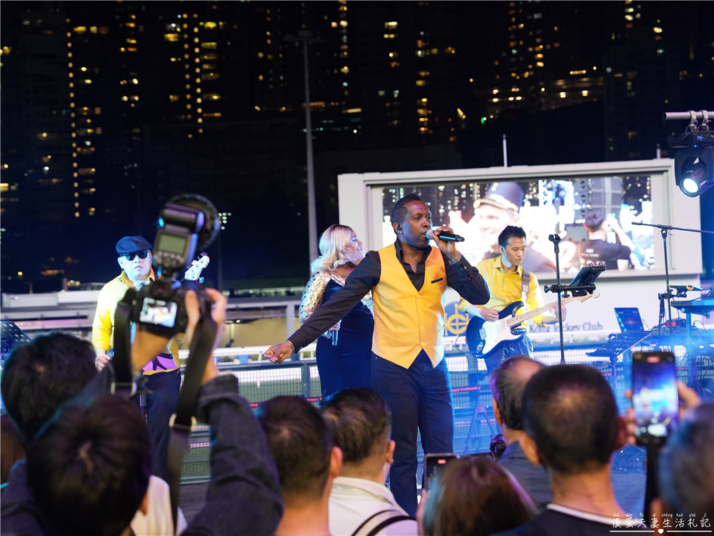 【香港灣仔。景點】『跑馬地馬場 Happy Valley Racecourse』璀璨燈火下的週三嘉年華派對！ @傻蛋夫妻生活札記