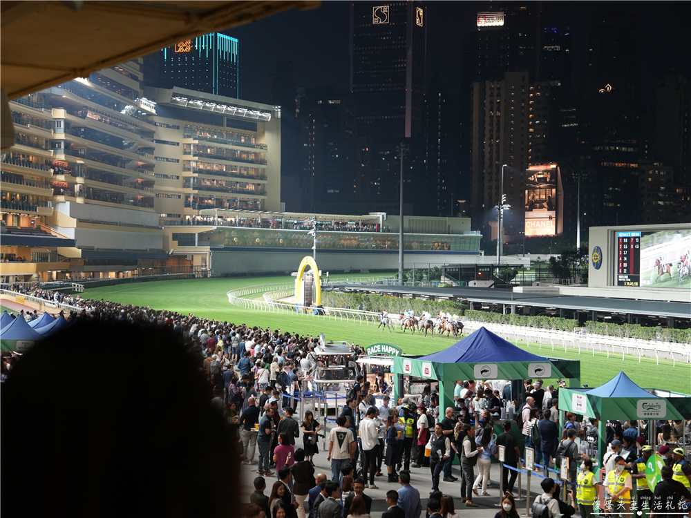 【香港灣仔。景點】『跑馬地馬場 Happy Valley Racecourse』璀璨燈火下的週三嘉年華派對！ @傻蛋夫妻生活札記