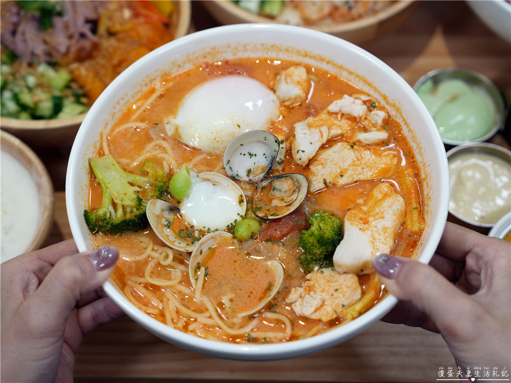 【苗栗市。美食】『波奇多 夏威夷輕食』爆好吃輕食！可客製餐點的超質感夏威夷輕食餐廳！店中店『義舍義式湯麵』同步登場~~ @傻蛋夫妻生活札記
