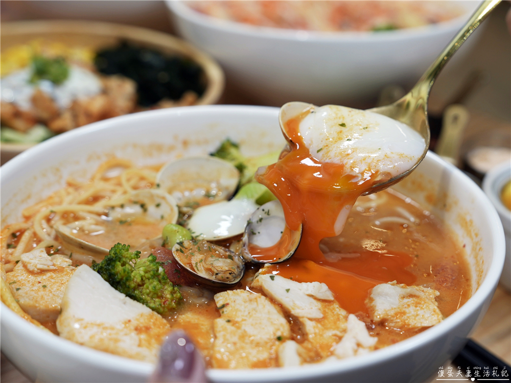 【苗栗市。美食】『波奇多 夏威夷輕食』爆好吃輕食！可客製餐點的超質感夏威夷輕食餐廳！店中店『義舍義式湯麵』同步登場~~ @傻蛋夫妻生活札記