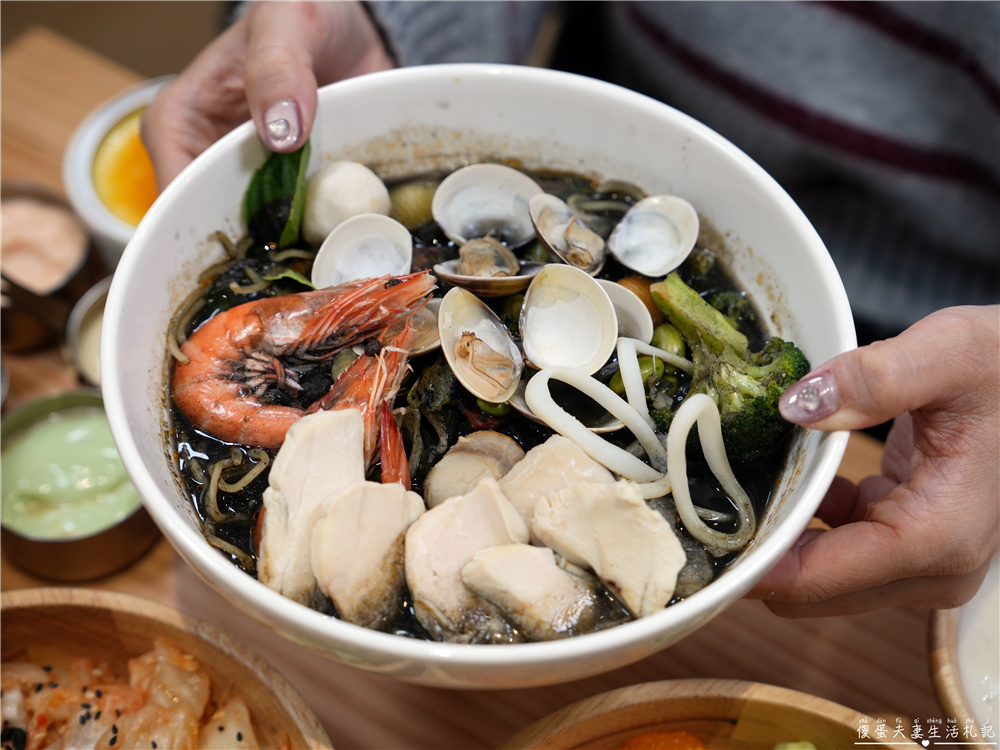 【苗栗市。美食】『波奇多 夏威夷輕食』爆好吃輕食！可客製餐點的超質感夏威夷輕食餐廳！店中店『義舍義式湯麵』同步登場~~ @傻蛋夫妻生活札記