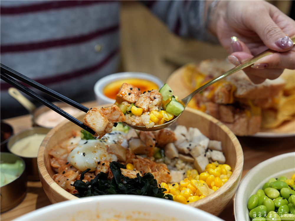 【苗栗市。美食】『波奇多 夏威夷輕食』爆好吃輕食！可客製餐點的超質感夏威夷輕食餐廳！店中店『義舍義式湯麵』同步登場~~ @傻蛋夫妻生活札記