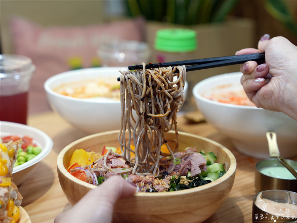 【苗栗市。美食】『波奇多 夏威夷輕食』爆好吃輕食！可客製餐點的超質感夏威夷輕食餐廳！店中店『義舍義式湯麵』同步登場~~ @傻蛋夫妻生活札記