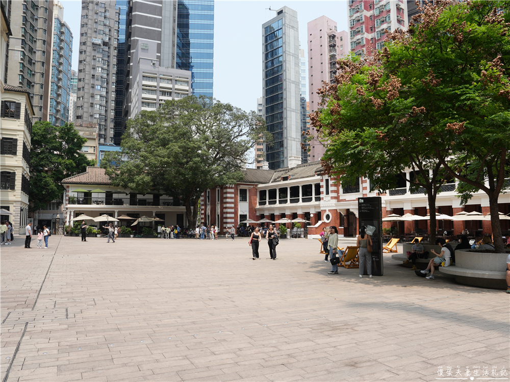 【香港中西區。景點】『中環半山扶手電梯』漫步高低錯落的中環街巷～探索香港城市脈動！ @傻蛋夫妻生活札記