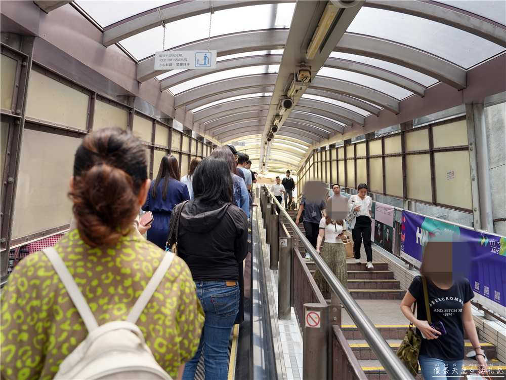 【香港中西區。景點】『中環半山扶手電梯』漫步高低錯落的中環街巷～探索香港城市脈動！ @傻蛋夫妻生活札記