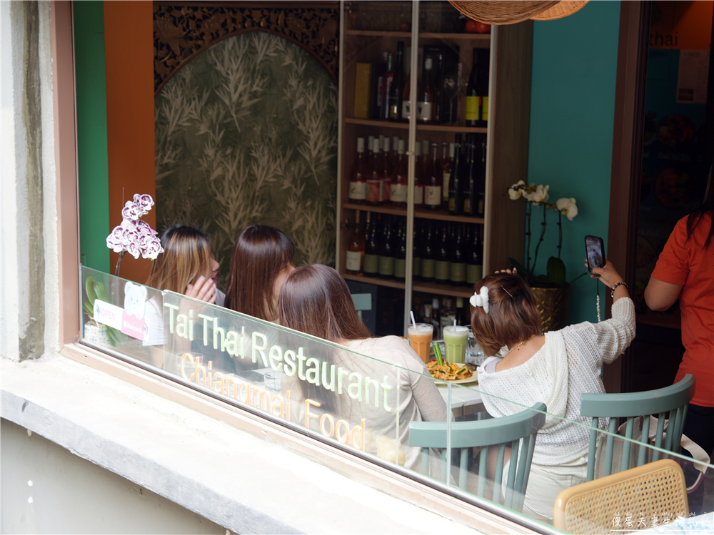 【香港中西區。景點】『中環半山扶手電梯』漫步高低錯落的中環街巷～探索香港城市脈動！ @傻蛋夫妻生活札記