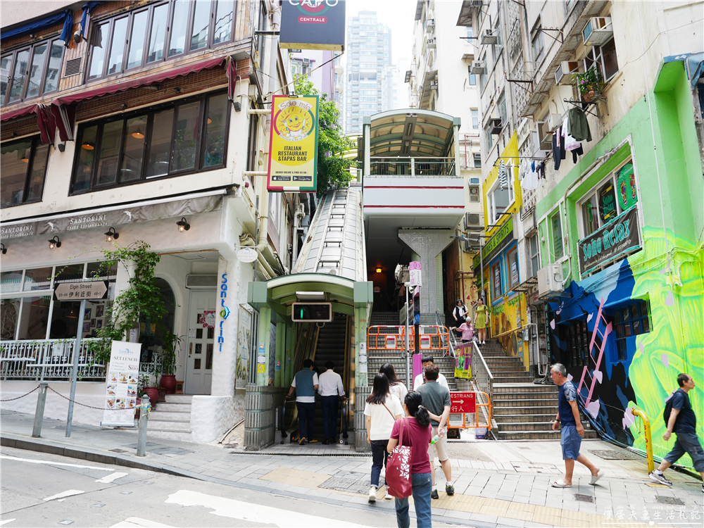 【香港中西區。景點】『中環半山扶手電梯』漫步高低錯落的中環街巷～探索香港城市脈動！ @傻蛋夫妻生活札記