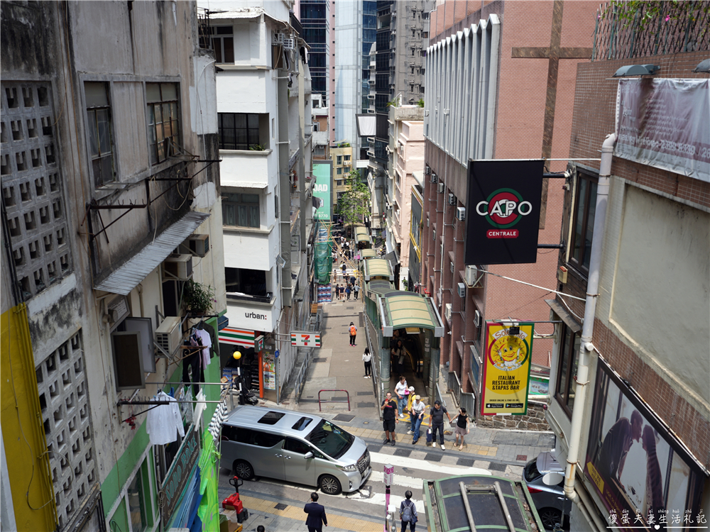 【香港中西區。景點】『中環半山扶手電梯』漫步高低錯落的中環街巷～探索香港城市脈動！ @傻蛋夫妻生活札記