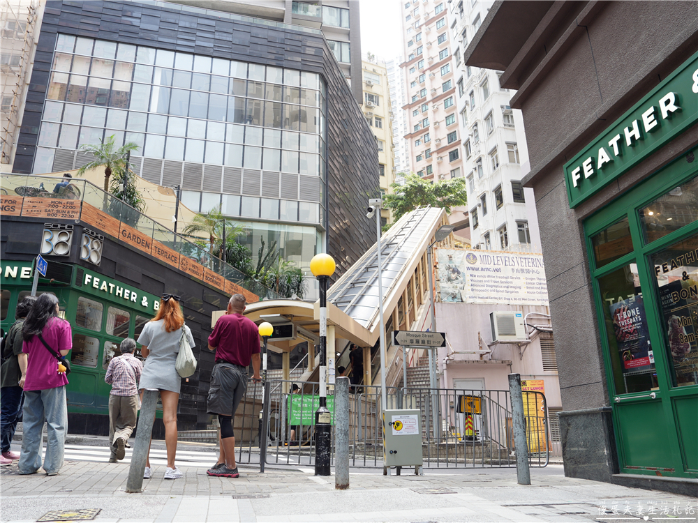 【香港中西區。景點】『中環半山扶手電梯』漫步高低錯落的中環街巷～探索香港城市脈動！ @傻蛋夫妻生活札記