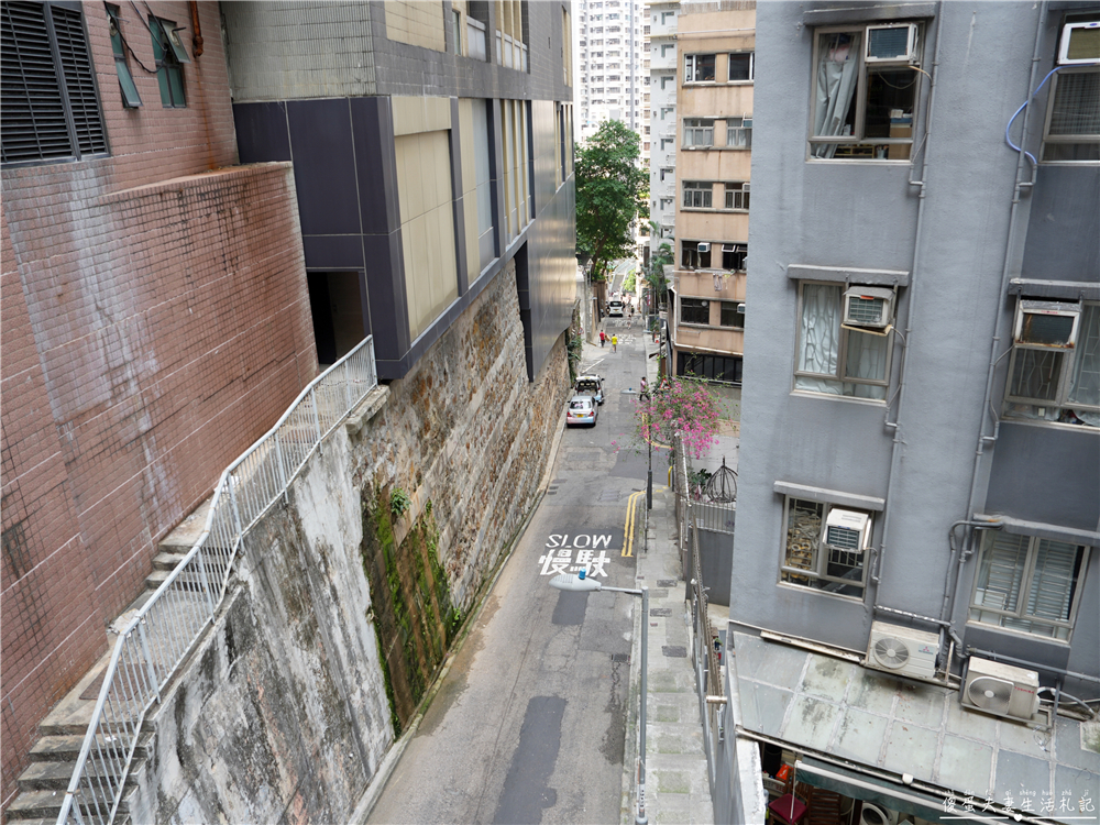 【香港中西區。景點】『中環半山扶手電梯』漫步高低錯落的中環街巷～探索香港城市脈動！ @傻蛋夫妻生活札記