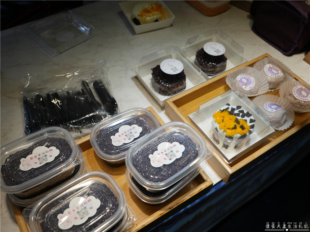 【台中東區。美食】『紫米芋泥奶酪』軟糯不甜膩！旱溪夜市可愛又好吃的紫米芋泥奶酪小點心！ @傻蛋夫妻生活札記