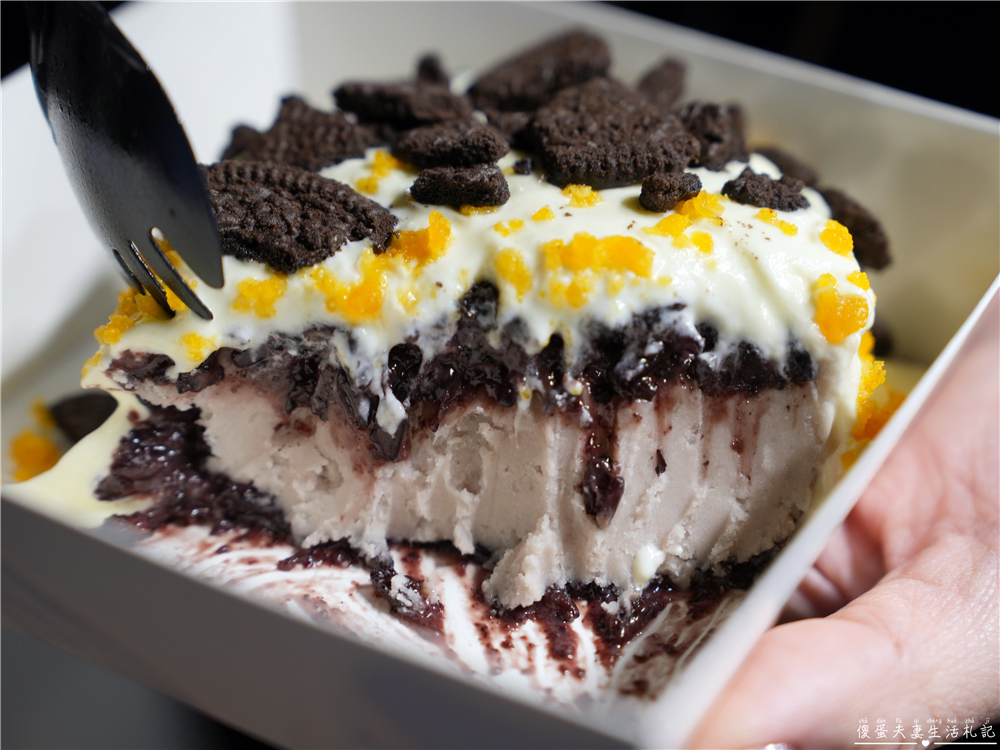 【台中東區。美食】『紫米芋泥奶酪』軟糯不甜膩！旱溪夜市可愛又好吃的紫米芋泥奶酪小點心！ @傻蛋夫妻生活札記