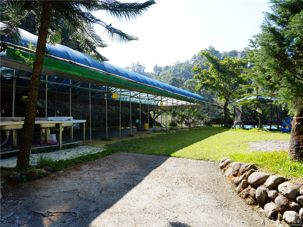 【苗栗大湖。露營】『夢之谷露營區』小朋友天堂！遊樂設施滿滿~馬拉邦山山脈上的世外桃源~ @傻蛋夫妻生活札記