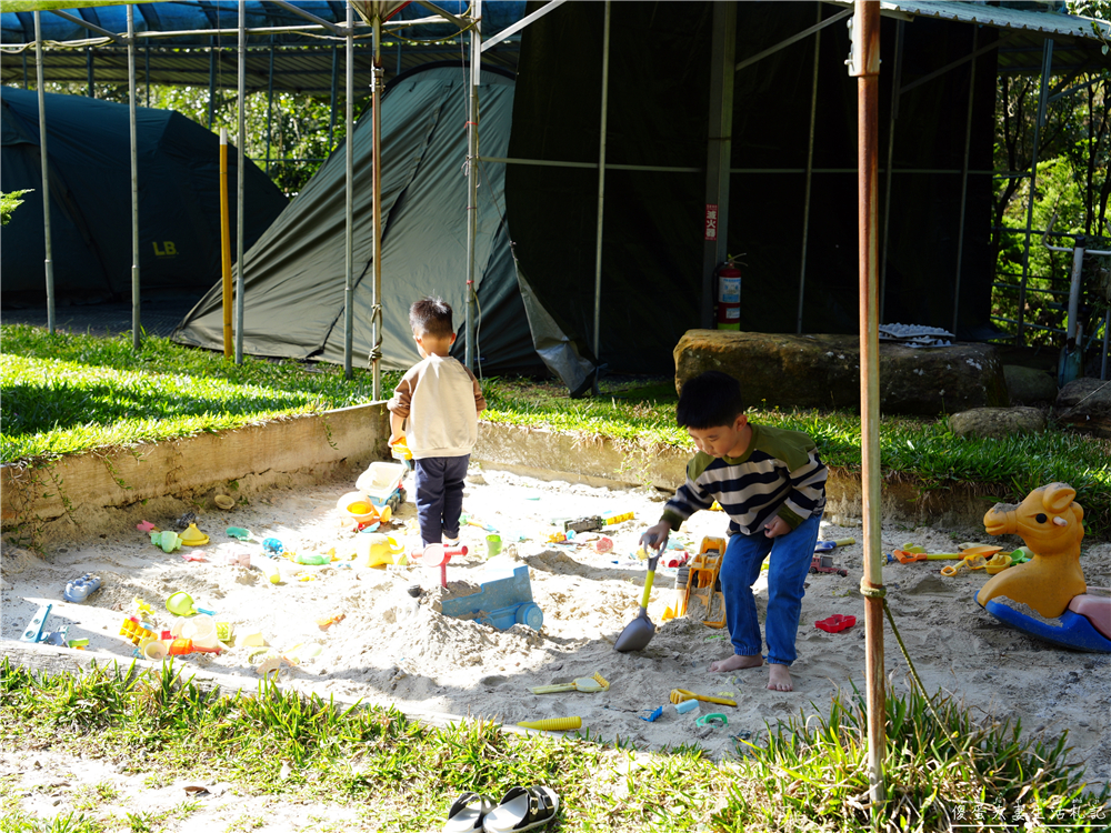 【苗栗大湖。露營】『夢之谷露營區』小朋友天堂！遊樂設施滿滿~馬拉邦山山脈上的世外桃源~ @傻蛋夫妻生活札記