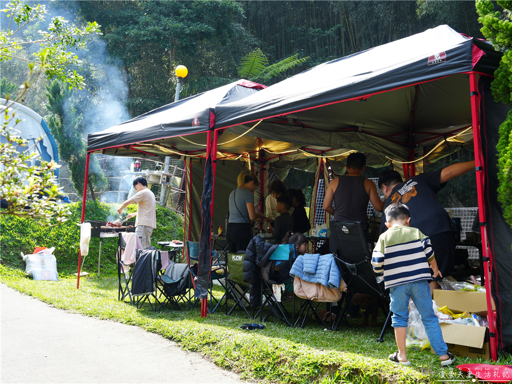 【苗栗大湖。露營】『夢之谷露營區』小朋友天堂！遊樂設施滿滿~馬拉邦山山脈上的世外桃源~ @傻蛋夫妻生活札記