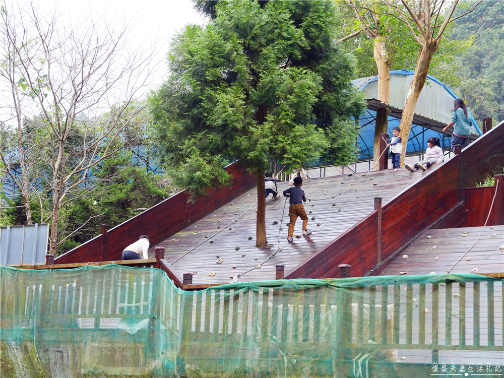 【苗栗大湖。露營】『夢之谷露營區』小朋友天堂！遊樂設施滿滿~馬拉邦山山脈上的世外桃源~ @傻蛋夫妻生活札記