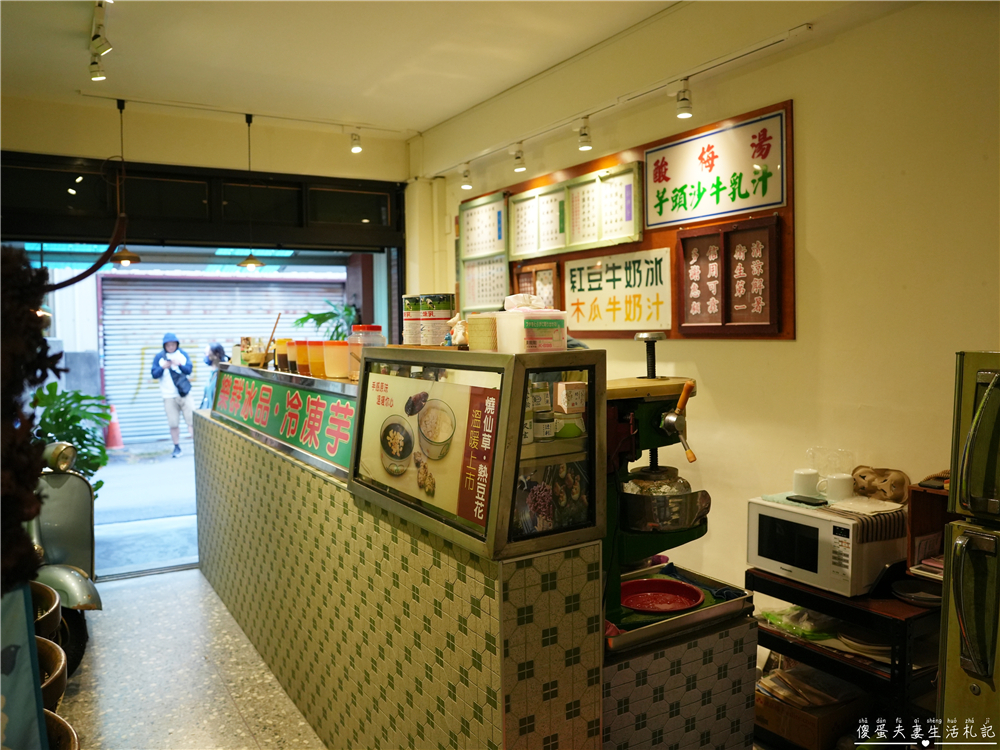 【台中西區。美食】『樂群冷凍芋』第五市場40年老字號冷凍芋！連烤吐司都無敵好吃！ @傻蛋夫妻生活札記