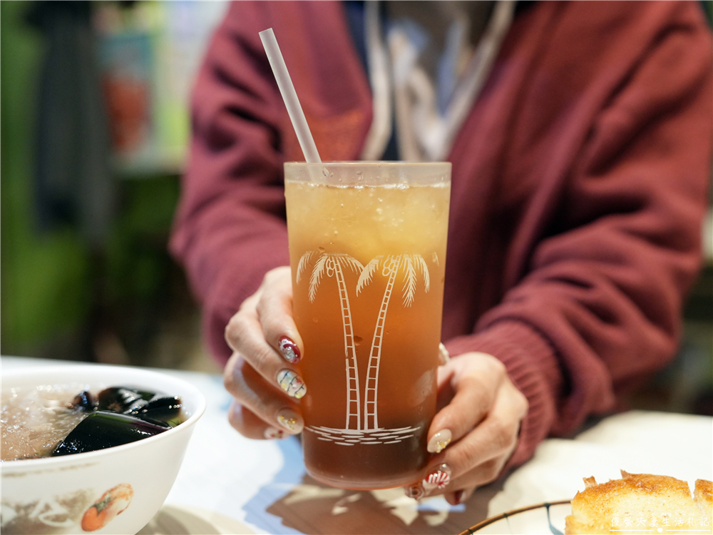 【台中西區。美食】『樂群冷凍芋』第五市場40年老字號冷凍芋！連烤吐司都無敵好吃！ @傻蛋夫妻生活札記