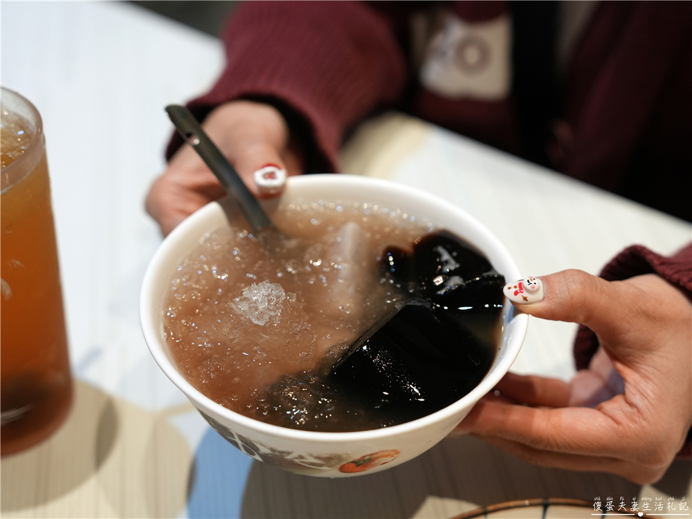 【台中西區。美食】『樂群冷凍芋』第五市場40年老字號冷凍芋！連烤吐司都無敵好吃！ @傻蛋夫妻生活札記