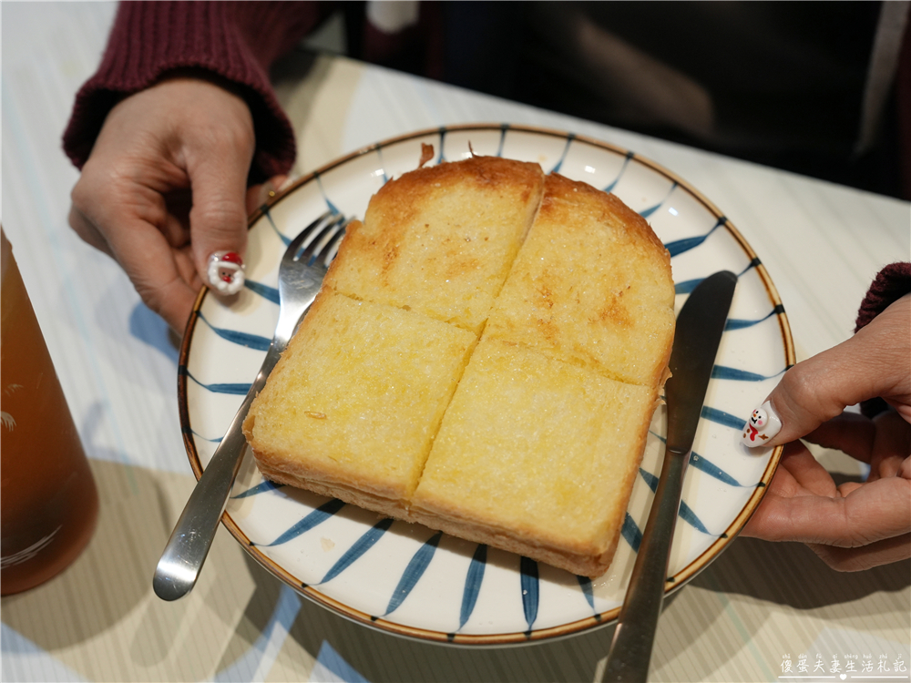 【台中西區。美食】『樂群冷凍芋』第五市場40年老字號冷凍芋！連烤吐司都無敵好吃！ @傻蛋夫妻生活札記