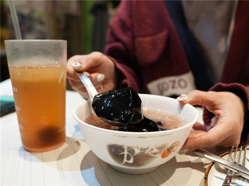 【台中西區。美食】『樂群冷凍芋』第五市場40年老字號冷凍芋！連烤吐司都無敵好吃！ @傻蛋夫妻生活札記