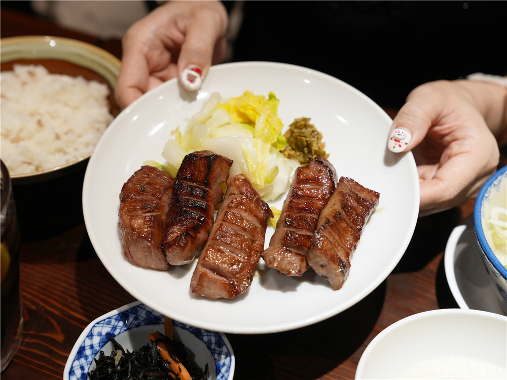 【日本仙台。美食】『たんや善治郎-牛たん通り店』厚切最高！仙台牛舌通排隊名店！ @傻蛋夫妻生活札記