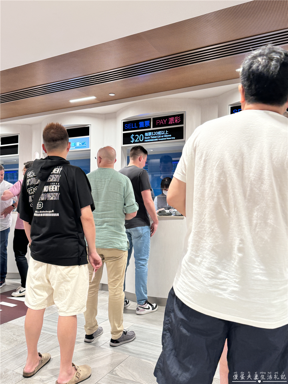 【香港灣仔。景點】『跑馬地馬場 Happy Valley Racecourse』璀璨燈火下的週三嘉年華派對！ @傻蛋夫妻生活札記