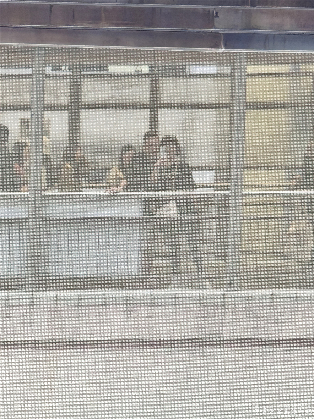 【香港中西區。景點】『中環半山扶手電梯』漫步高低錯落的中環街巷～探索香港城市脈動！ @傻蛋夫妻生活札記