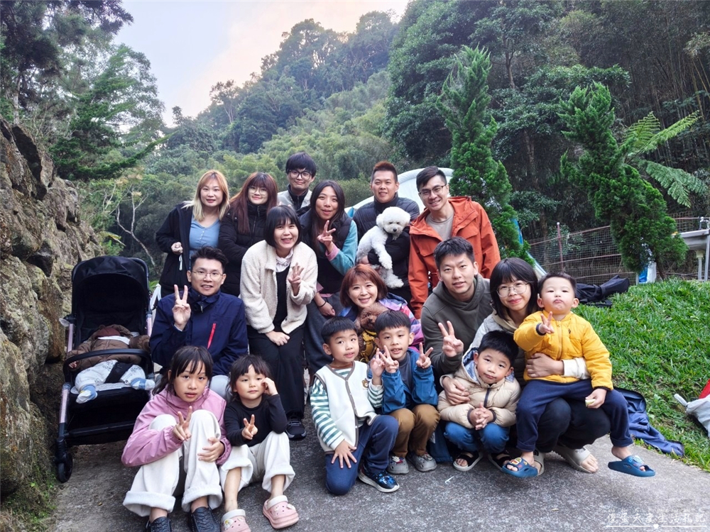 【苗栗大湖。露營】『夢之谷露營區』小朋友天堂！遊樂設施滿滿~馬拉邦山山脈上的世外桃源~ @傻蛋夫妻生活札記