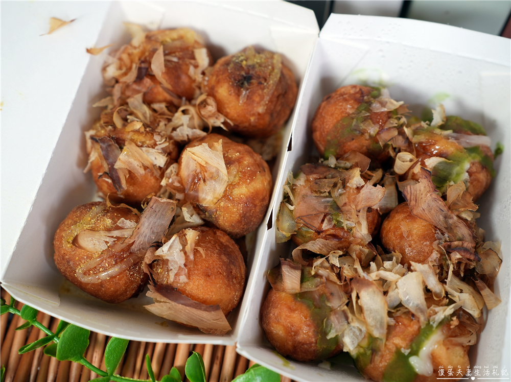 【桃園中壢。美食】『板本章魚燒-中壢店』口味多元！美味的傳統散步小點心~ @傻蛋夫妻生活札記