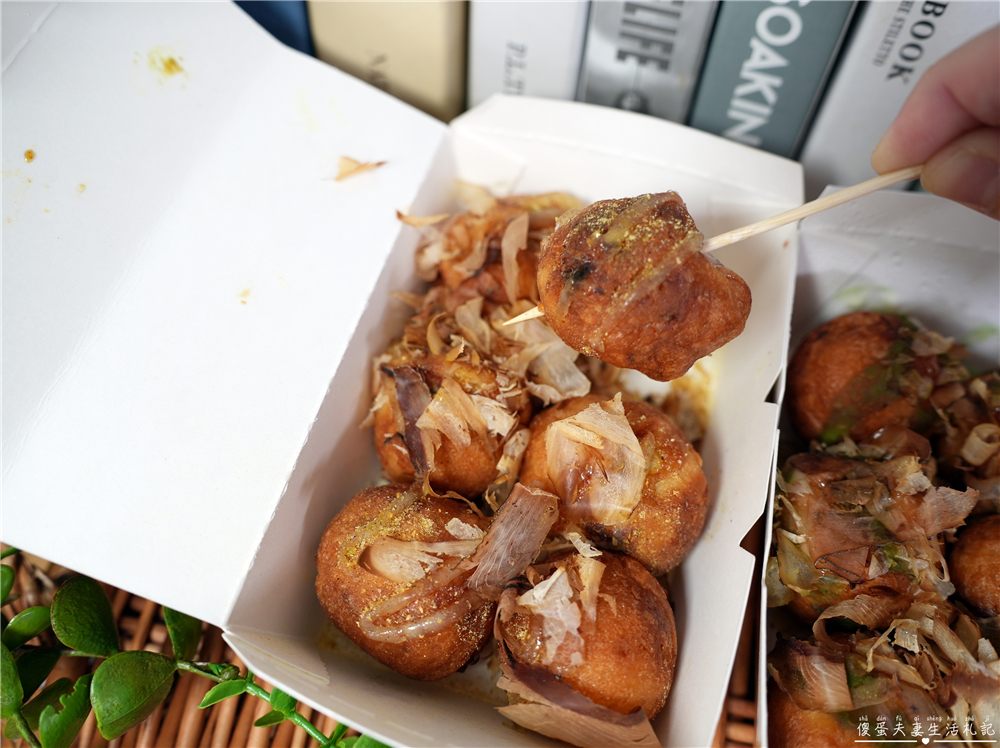 【桃園中壢。美食】『板本章魚燒-中壢店』口味多元！美味的傳統散步小點心~ @傻蛋夫妻生活札記