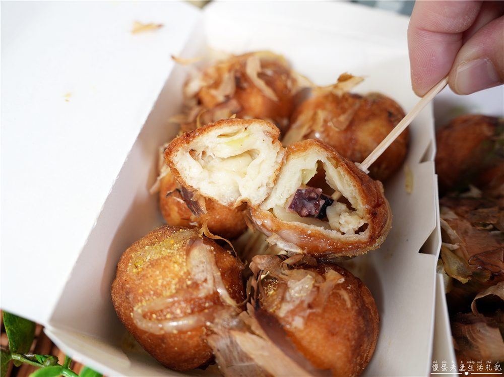 【桃園中壢。美食】『板本章魚燒-中壢店』口味多元！美味的傳統散步小點心~ @傻蛋夫妻生活札記