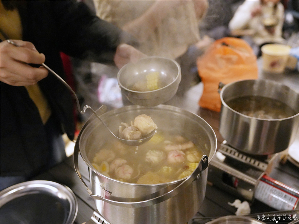 【苗栗頭屋。露營】『微時光露營園區』舒服遼闊！有大草皮與優美夜景的簡單露營區！ @傻蛋夫妻生活札記