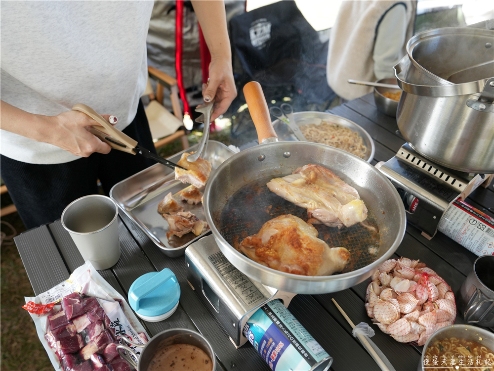 【苗栗頭屋。露營】『微時光露營園區』舒服遼闊！有大草皮與優美夜景的簡單露營區！ @傻蛋夫妻生活札記