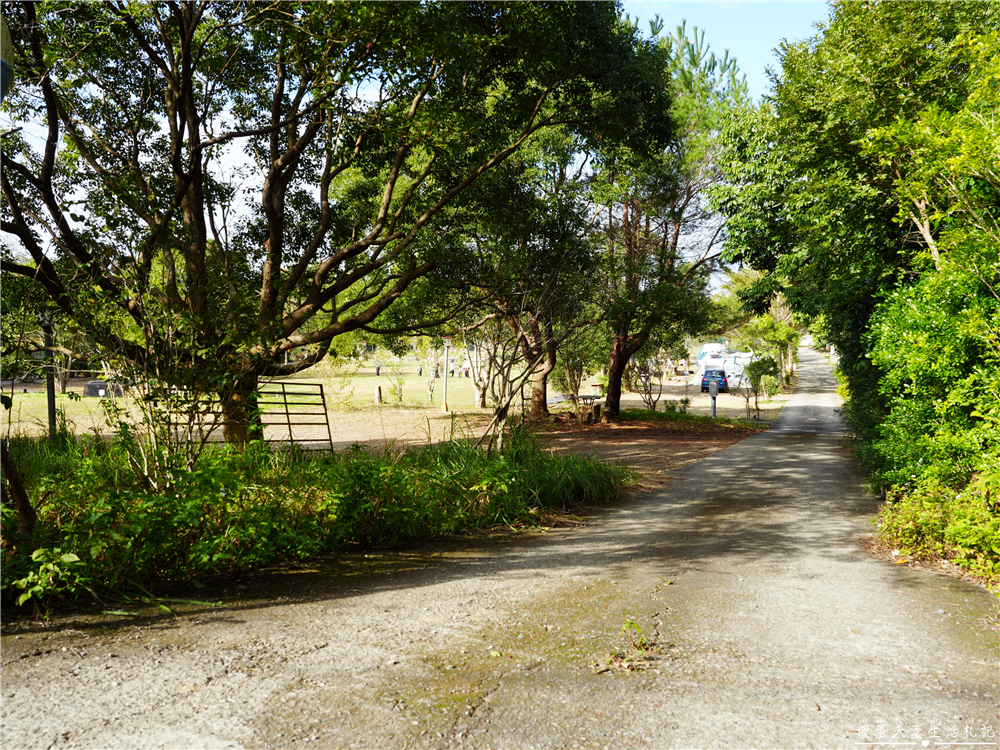 【苗栗頭屋。露營】『微時光露營園區』舒服遼闊！有大草皮與優美夜景的簡單露營區！ @傻蛋夫妻生活札記
